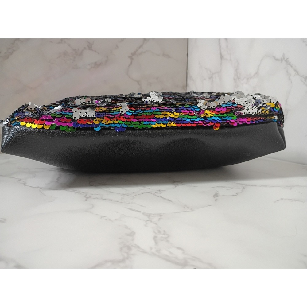 VICTORIA'S SECRET Rainbow Sequin Reversible Wristlet w/ Heart Charm - NWOT - Picture 5 of 7